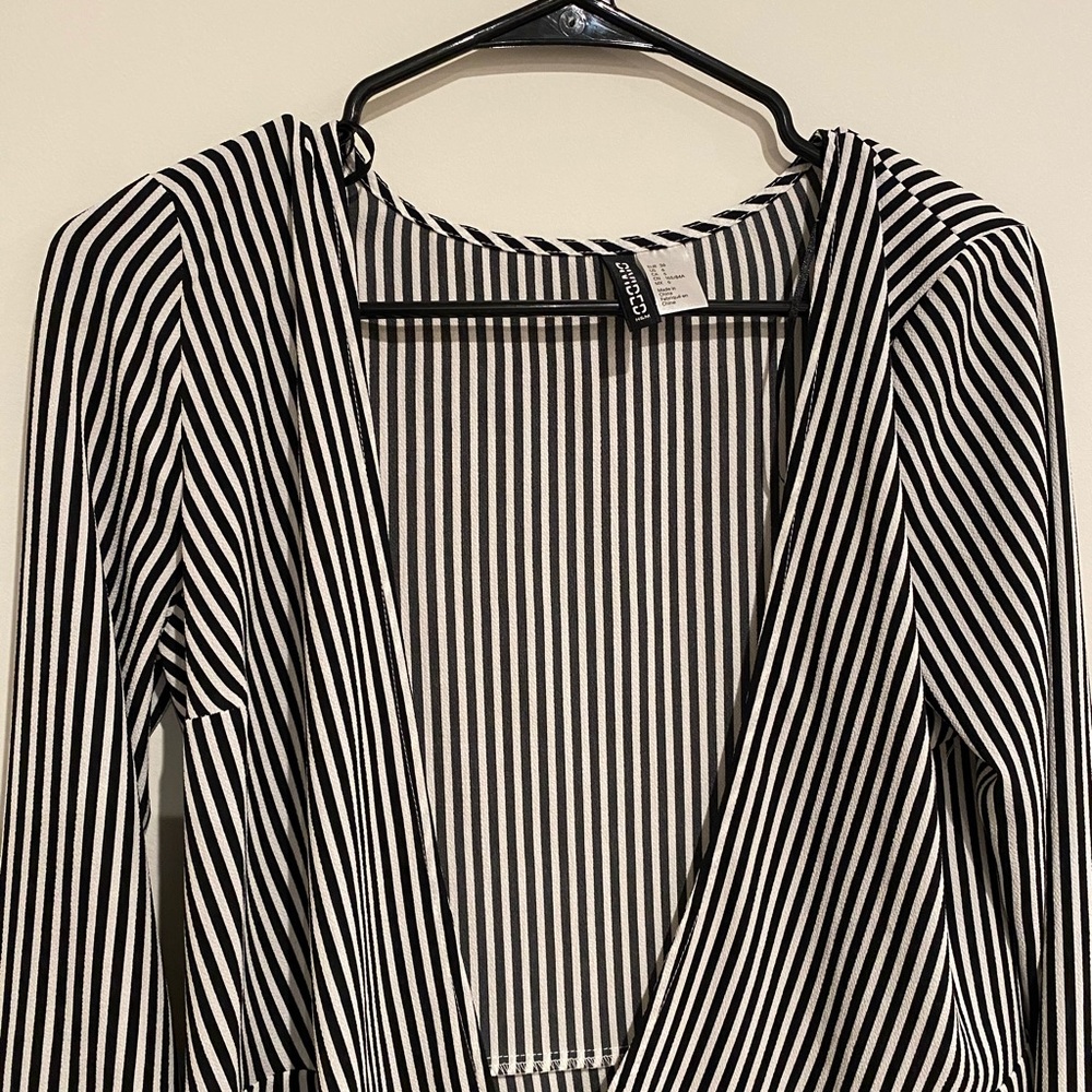 H&M blouse - Picture 2 of 3